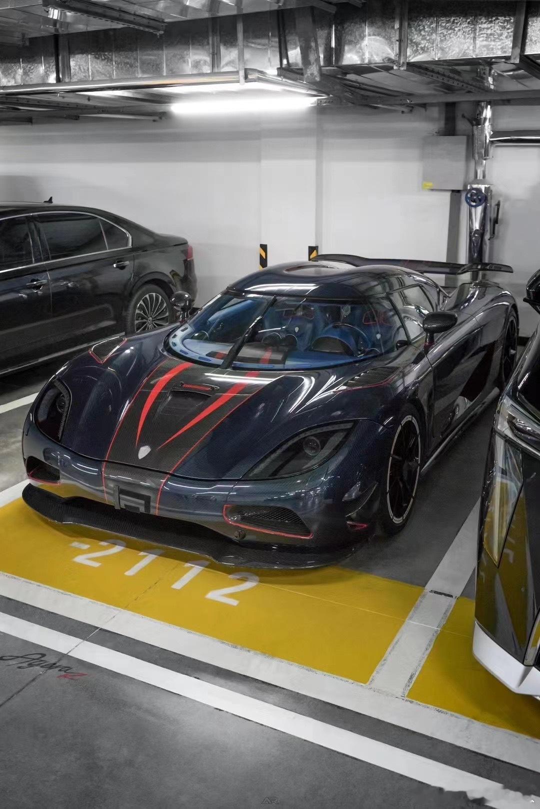 北欧幽灵：柯尼塞格Agera R，12年，6千公里，全裸蓝碳 ​​​