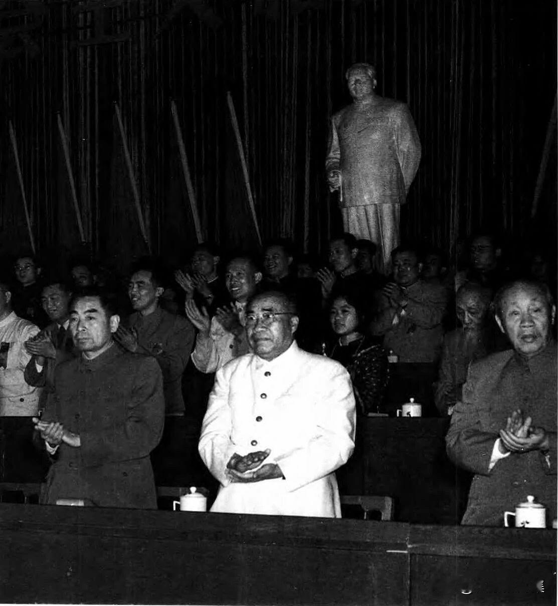 【周总理历史上的今天——5月15日】
1957年5月15日上午，中国新民主主义青