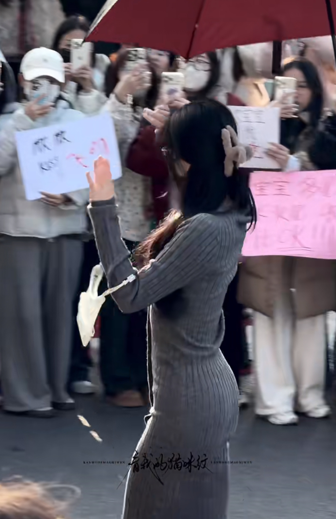 此女的腰臀比真的一绝🥵 