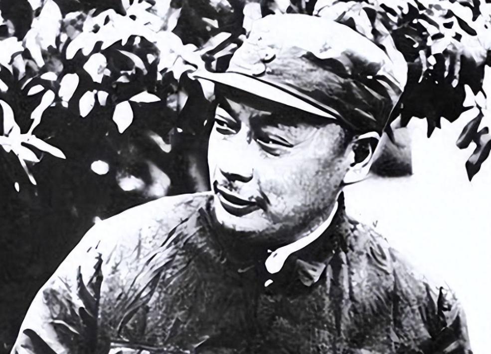 1965年，陈毅忐忑地站在西花厅外，以标准的军人姿态打报告：“总理，我来了。”刚
