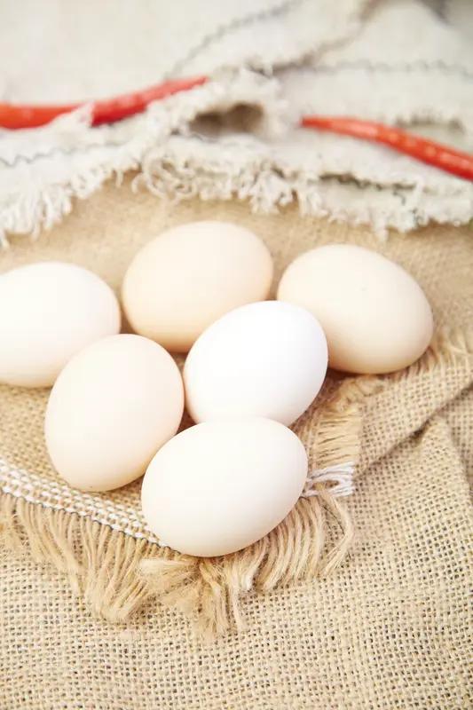 我也是这样做饭，我认为洗过的鸡蛋很干净。另外高温就是杀菌杀毒的。这样吃了十几年了