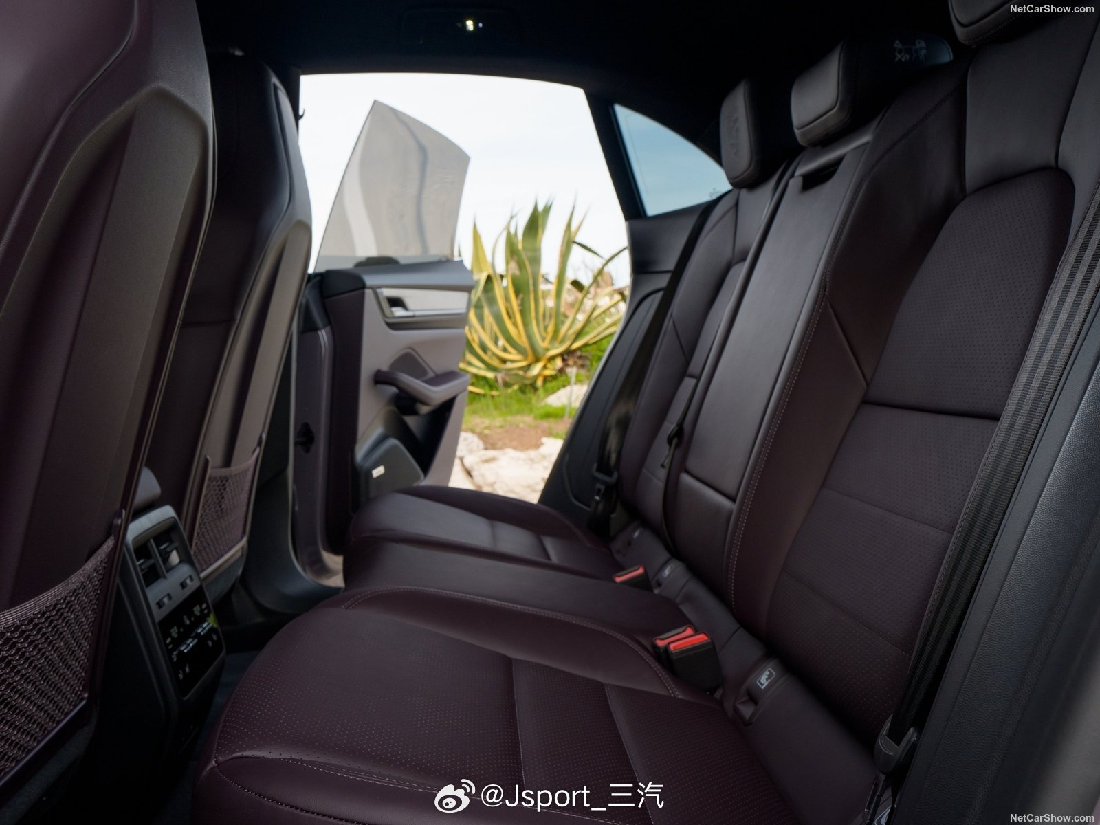 #Porsche Macan ##EV#终于看到一张电 Macan 的后座照片难