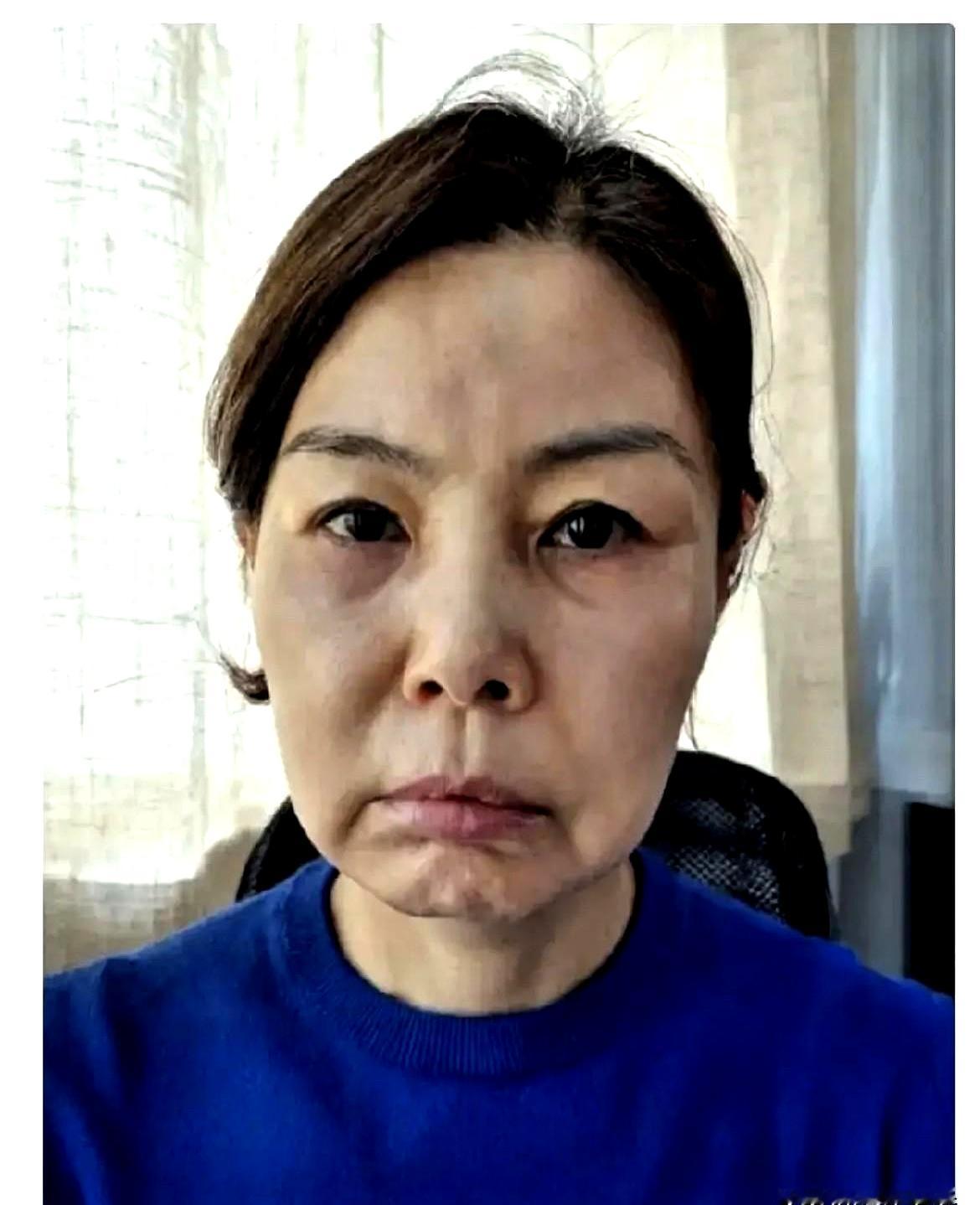 我同事47岁，手里攒了80万，表面看挺让人羡慕，日子过得却真有点太“抠”了。
她