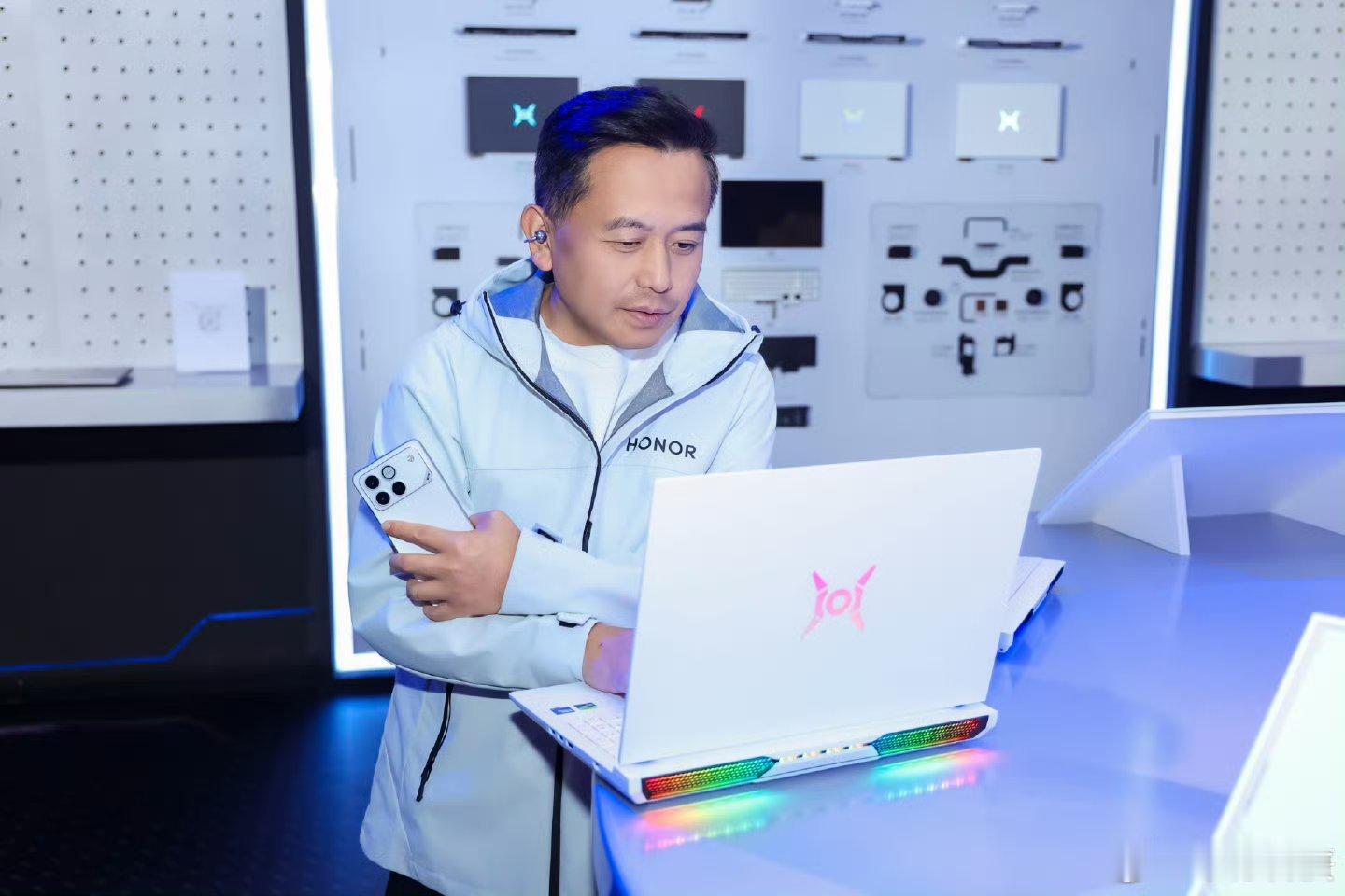 打洲是什么意思?一起来打洲吧！荣耀WIN游戏本东风起，大红吃到爽，WIN到爽！ 