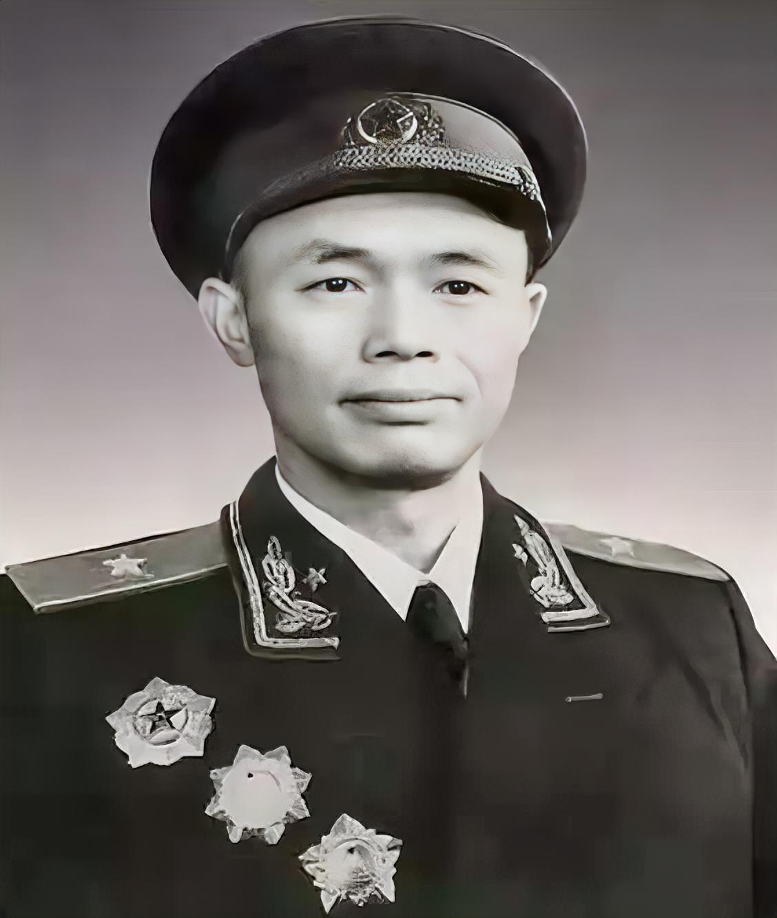 1979年开国少将钟伟被平反，恢复大军区副职待遇，待遇是待遇，可是组织上并没有给