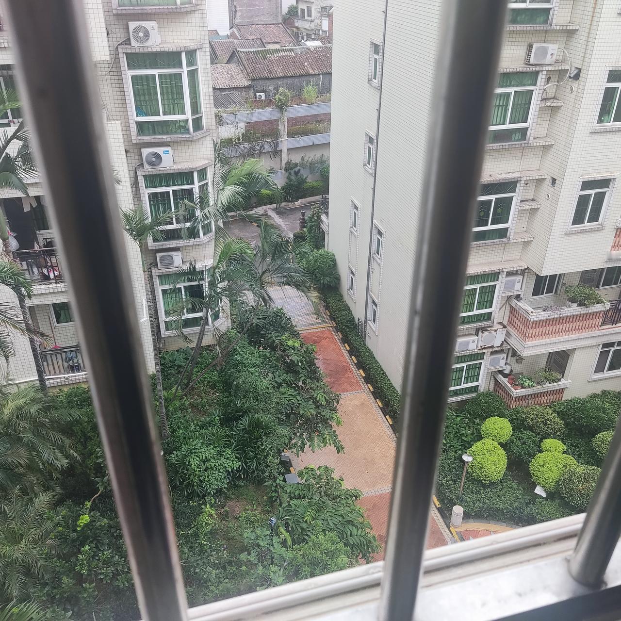 翘首以待的今年最强台风“桦加沙”在哪里？

说了两天没到来，试看台风今何在？
忐