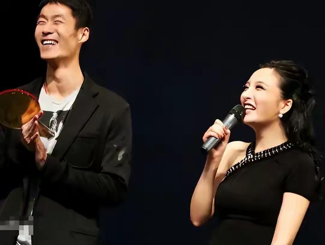 王励勤当选乒协主席并升任乒羽中心副主任，妻子刘嘉果断清空70万粉丝时尚账号，以低