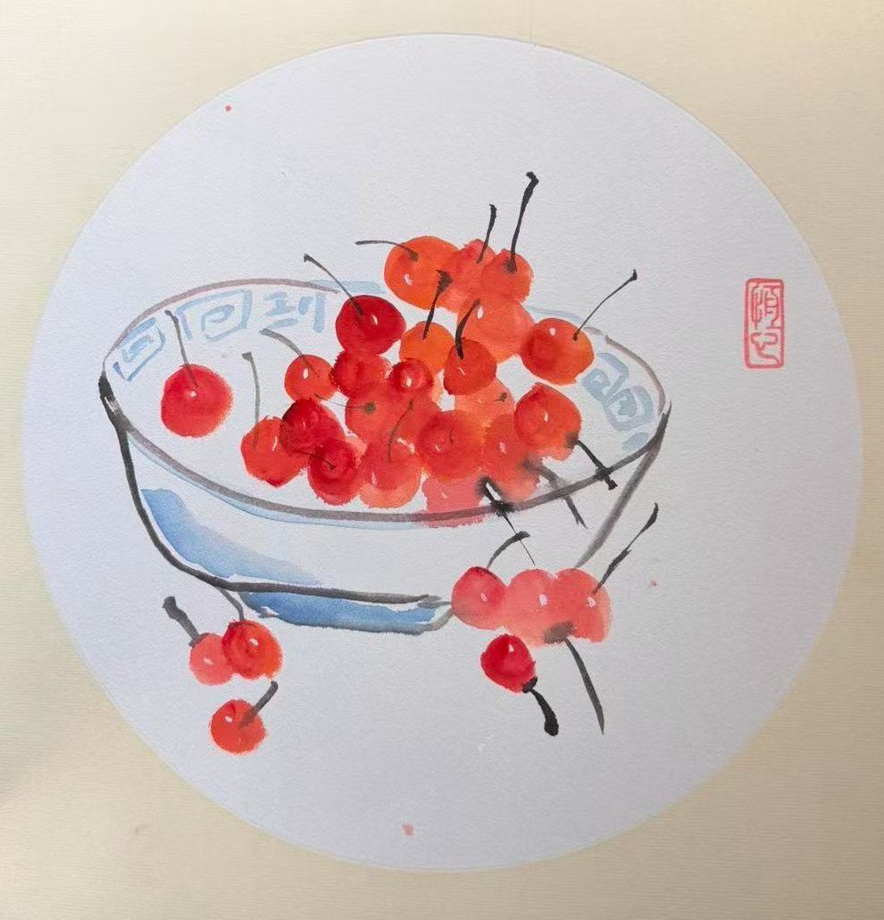 把我悦画的画做在了衣服上，她没去上学刚好来公司试穿新款了，她听说这款T要上架还有