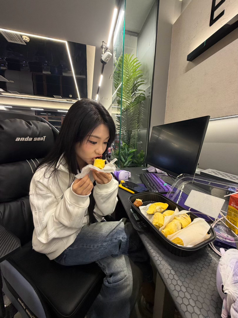 小县城实在太无聊了，我们来网吧打一会儿游戏，这个电脑没有直播伴侣播不了，等会儿我