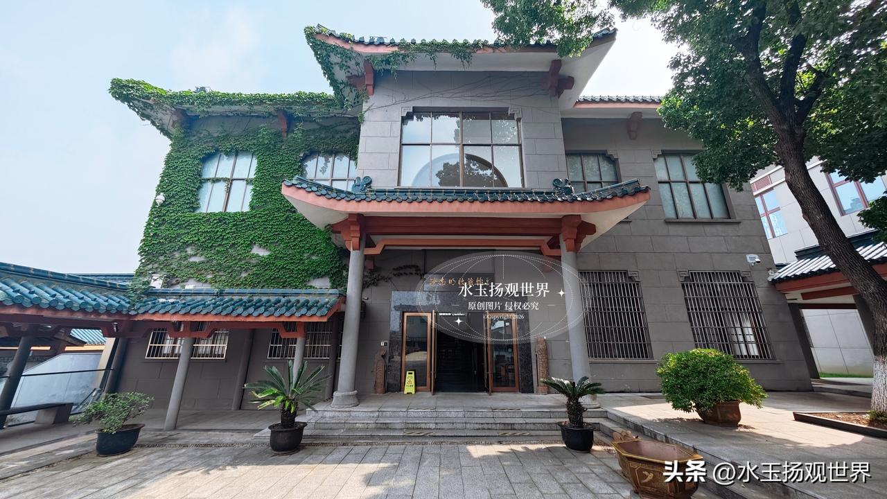 来宜兴中国陶瓷博物馆，千万别错过二楼深处的沙志明收藏馆。大多数人跟着人流逛主展厅