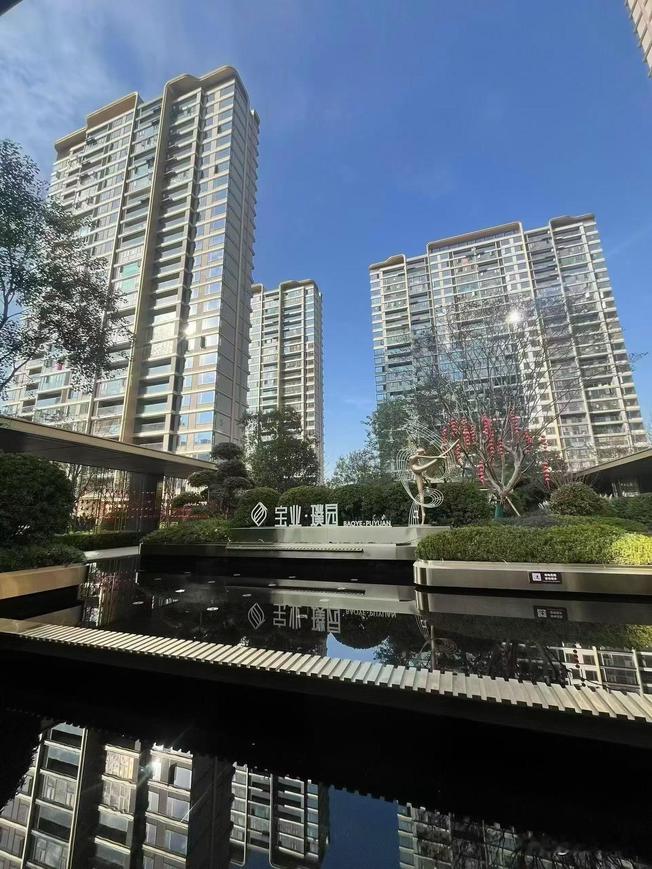 宝业璞园交付咋样？这个盘最开始开盘2万以上，现在来看，显然贵了。