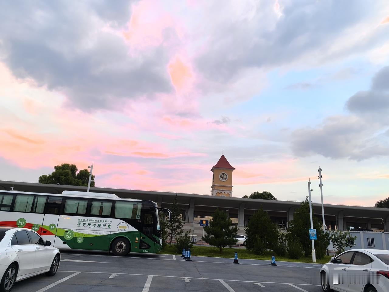红霞映满天