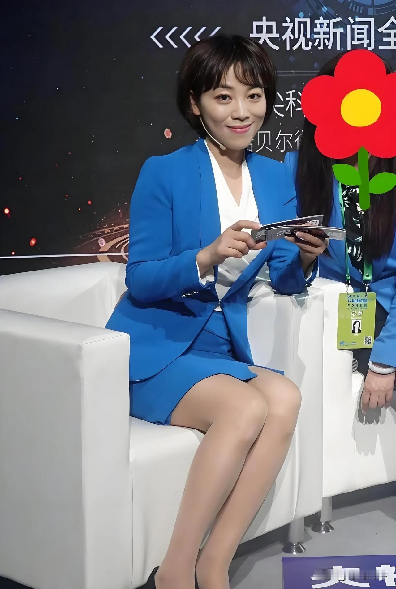 她出生于江南水乡的古城绍兴。有着江南女子的温婉柔美。出生于70后的她，如今年龄5