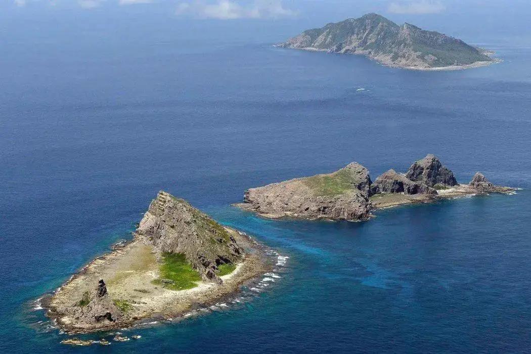 近日，中日接连爆发两波争端，先看钓鱼岛方向，26日，日本“狮子”号渔船非法进入钓