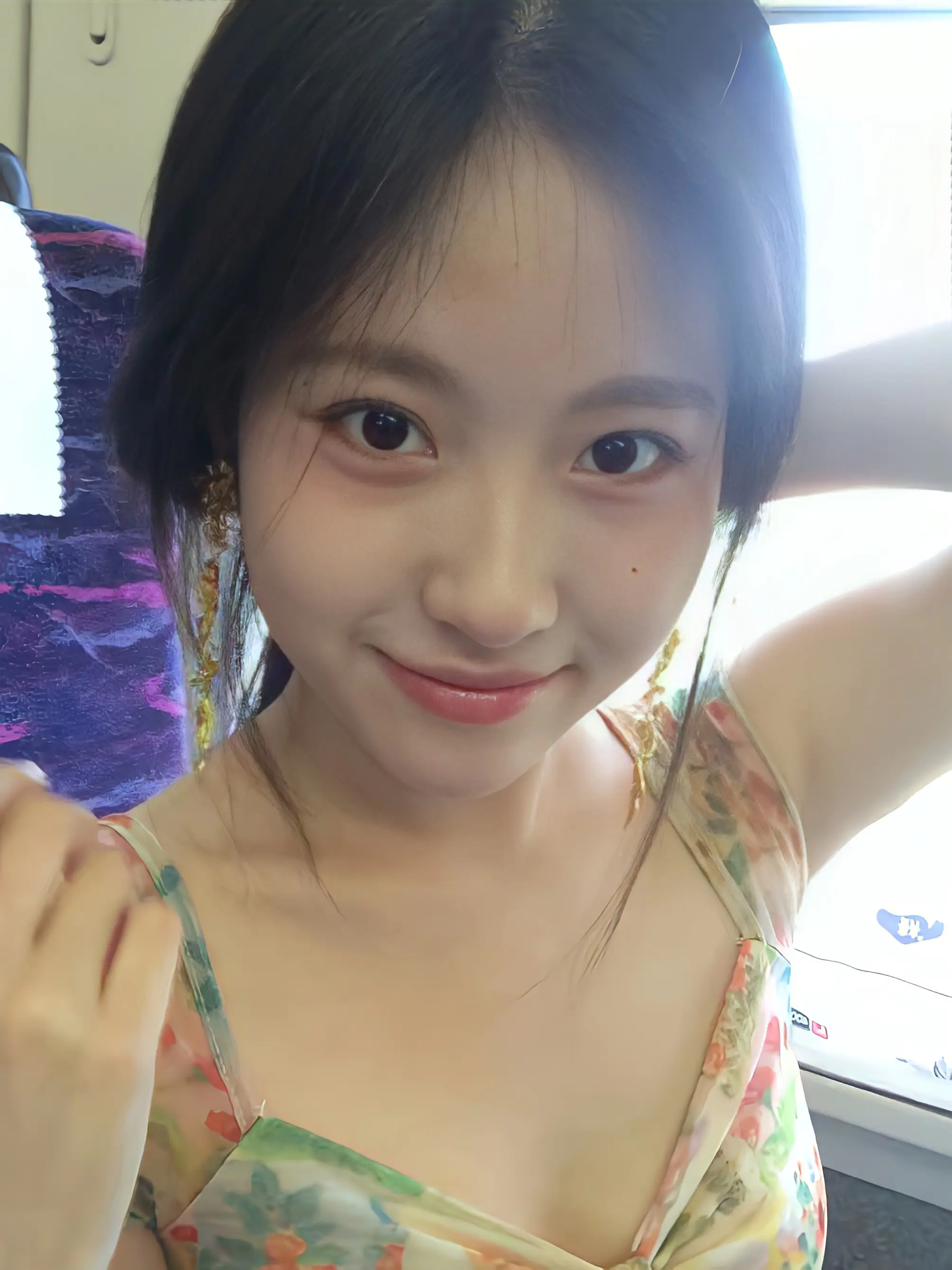 我的脸变圆了 但是我很开心 因为最近吃得饱睡得好 .
