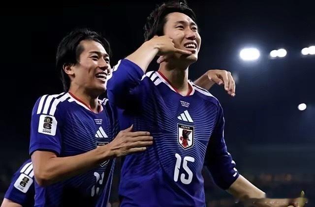 突尼斯0比4日本日本4：0突尼斯，果然是亚洲足球头牌，开场4分钟就攻破突尼斯大门