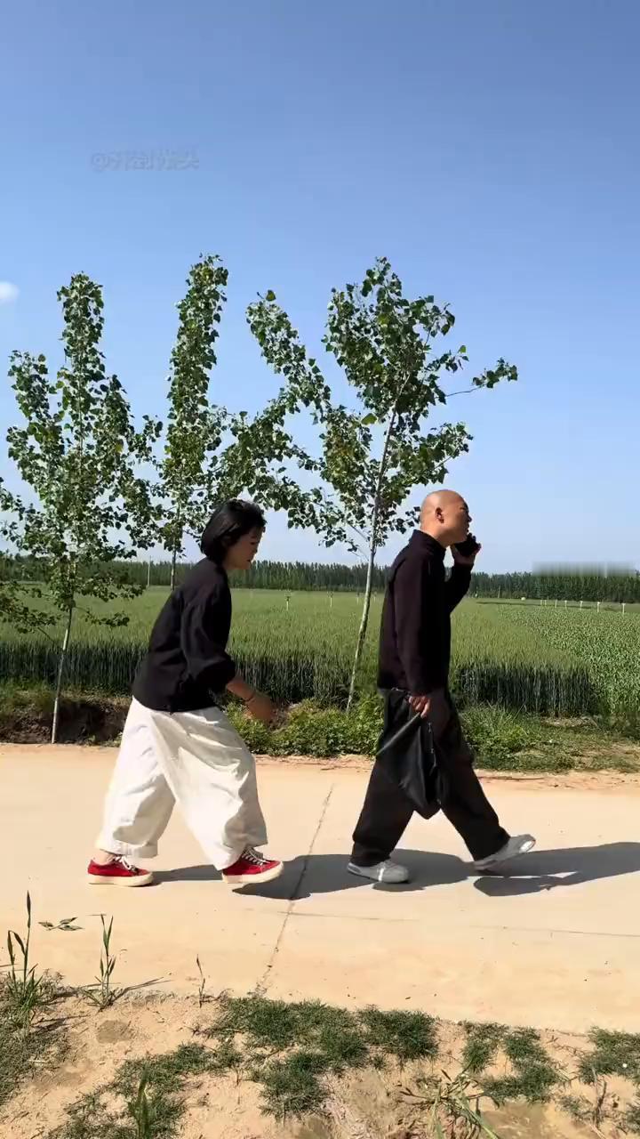有人。