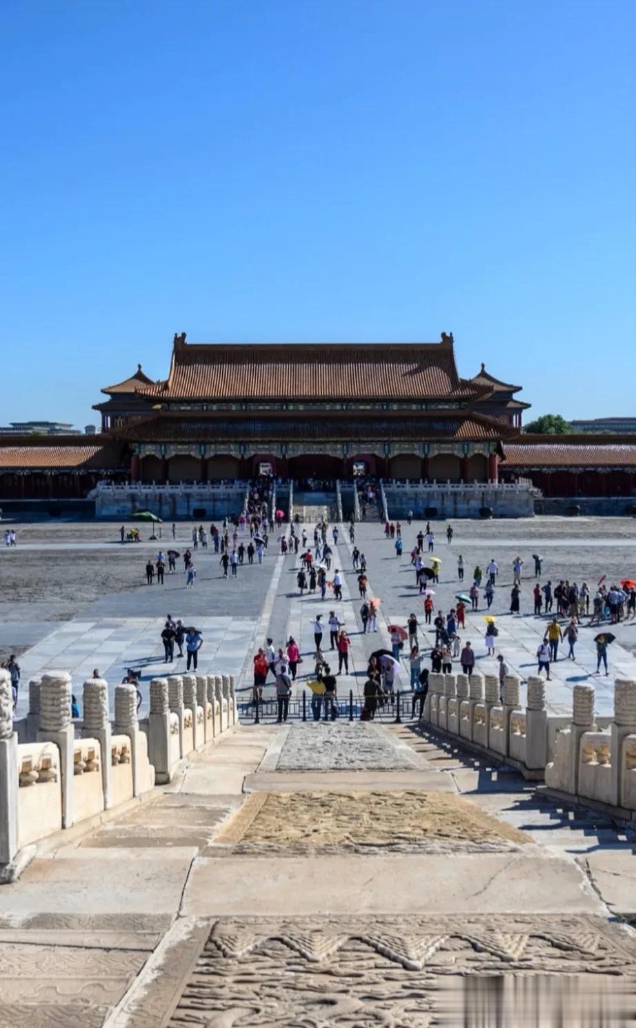 为什么越来越多的人，一提到旅游就去北京？

有人说，北京热门景点多，故宫、圆明园