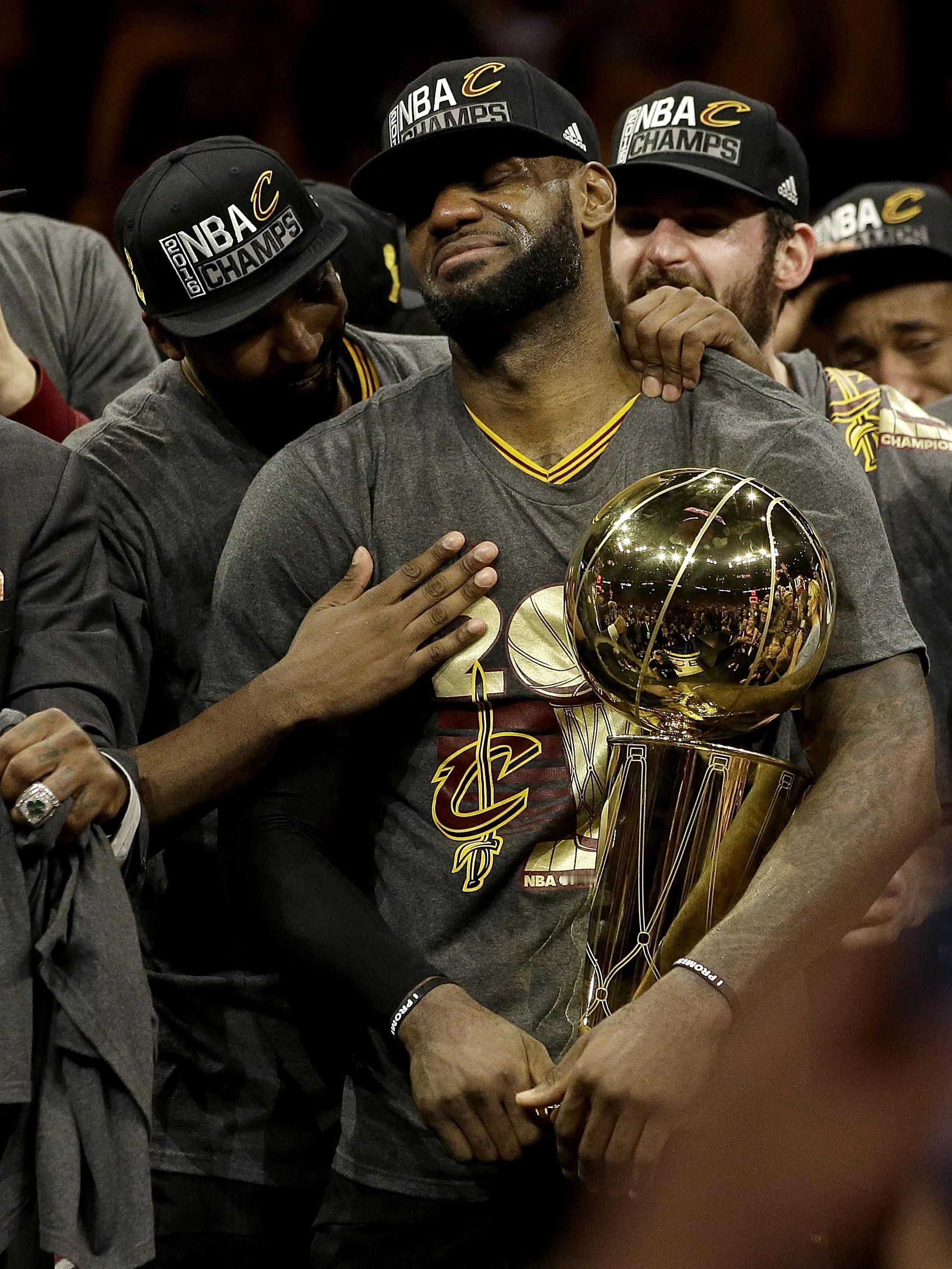 骑士詹姆斯nba我的观赛搭子 老照片回顾[照相机]最真实的情感流露 ​​​