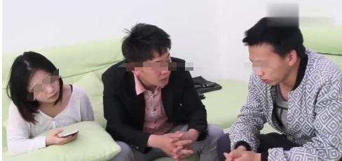 我老公一个月能赚15000，我说你拿出3000块钱给我弟弟，结果他说：“我又不是