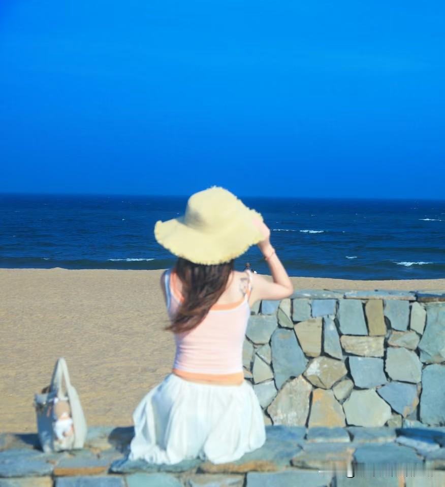 近日，珠三角某国企一位31岁的女职员很是苦恼。

她男友是湖北农村的，珠三角码农