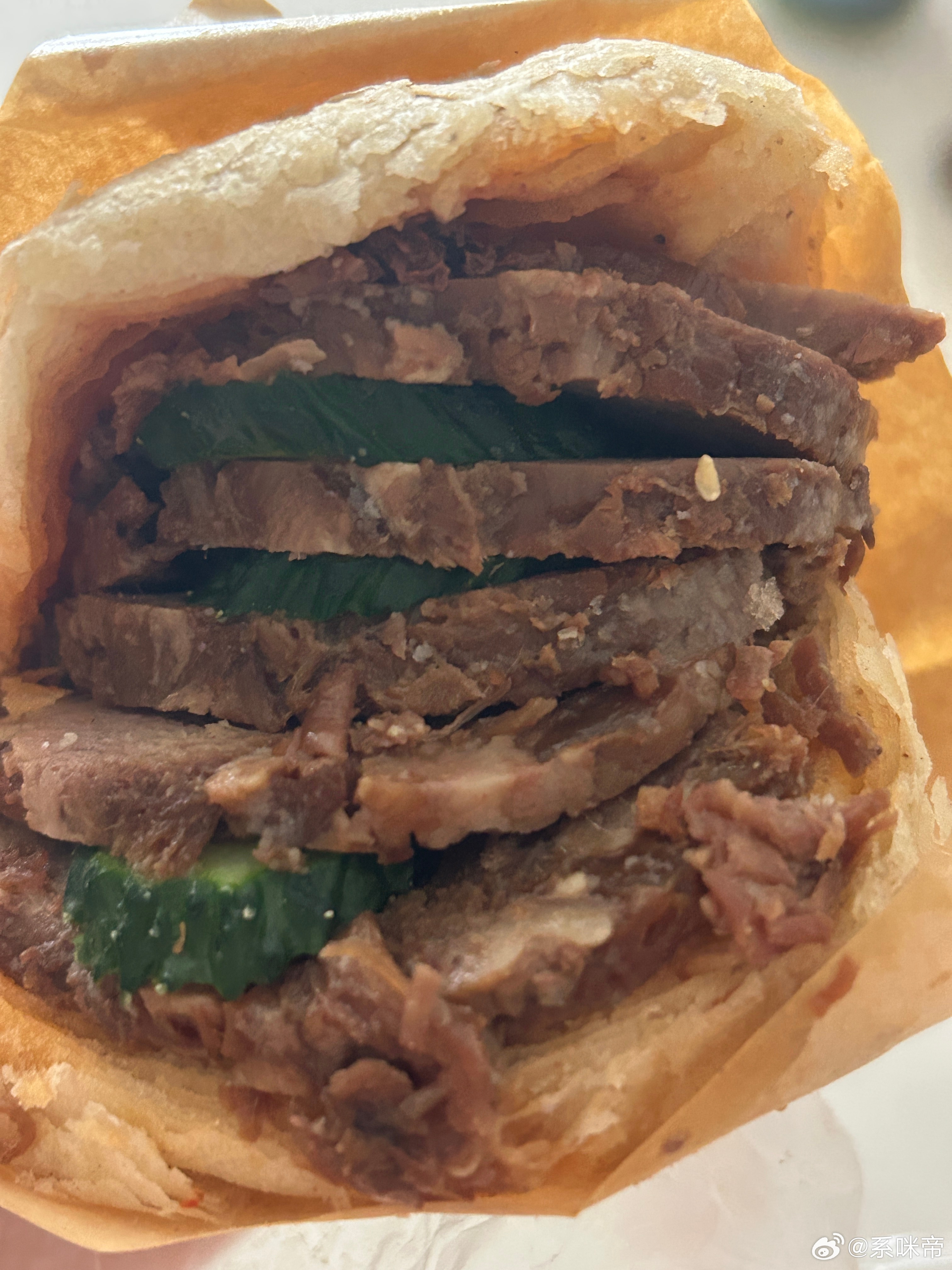 减肥第45天早餐：精粹澳白午餐：香辣荔枝烤鱼+米饭+冰粉晚餐：烧饼夹牛肉*2初始