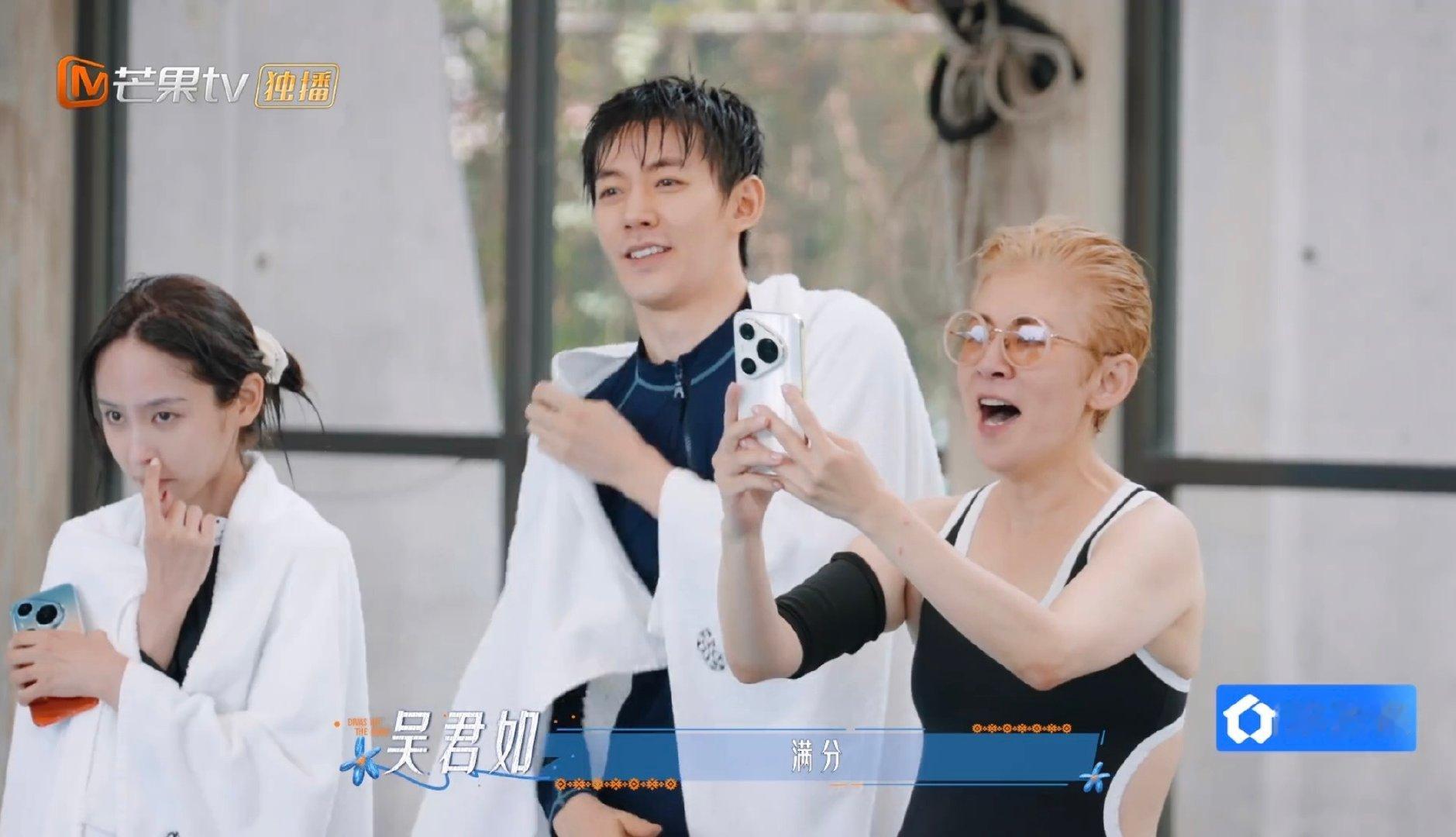 吴君如一直在记录吴君如花少随时随地都在记录 吴君如演我出去旅游，随时随地都在记录