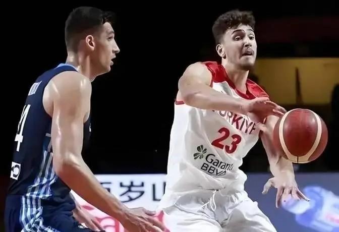 休赛期计划曝光，火箭不准备忍了！
 
休斯顿火箭队内部管理层看着球队现在这副半死