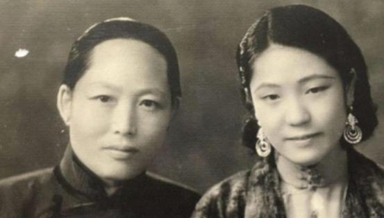 1916年，16岁的莫秀英曾苦苦哀求自己的丈夫，希望他留下自己，谁料他抬起一脚，