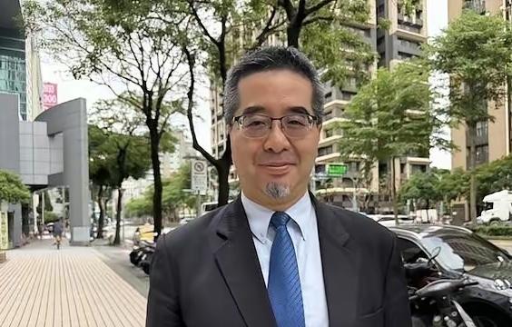 2月25日上午，台北马英九基金会办公室变成了绝对的焦点。

原本安静的新春拜拜，