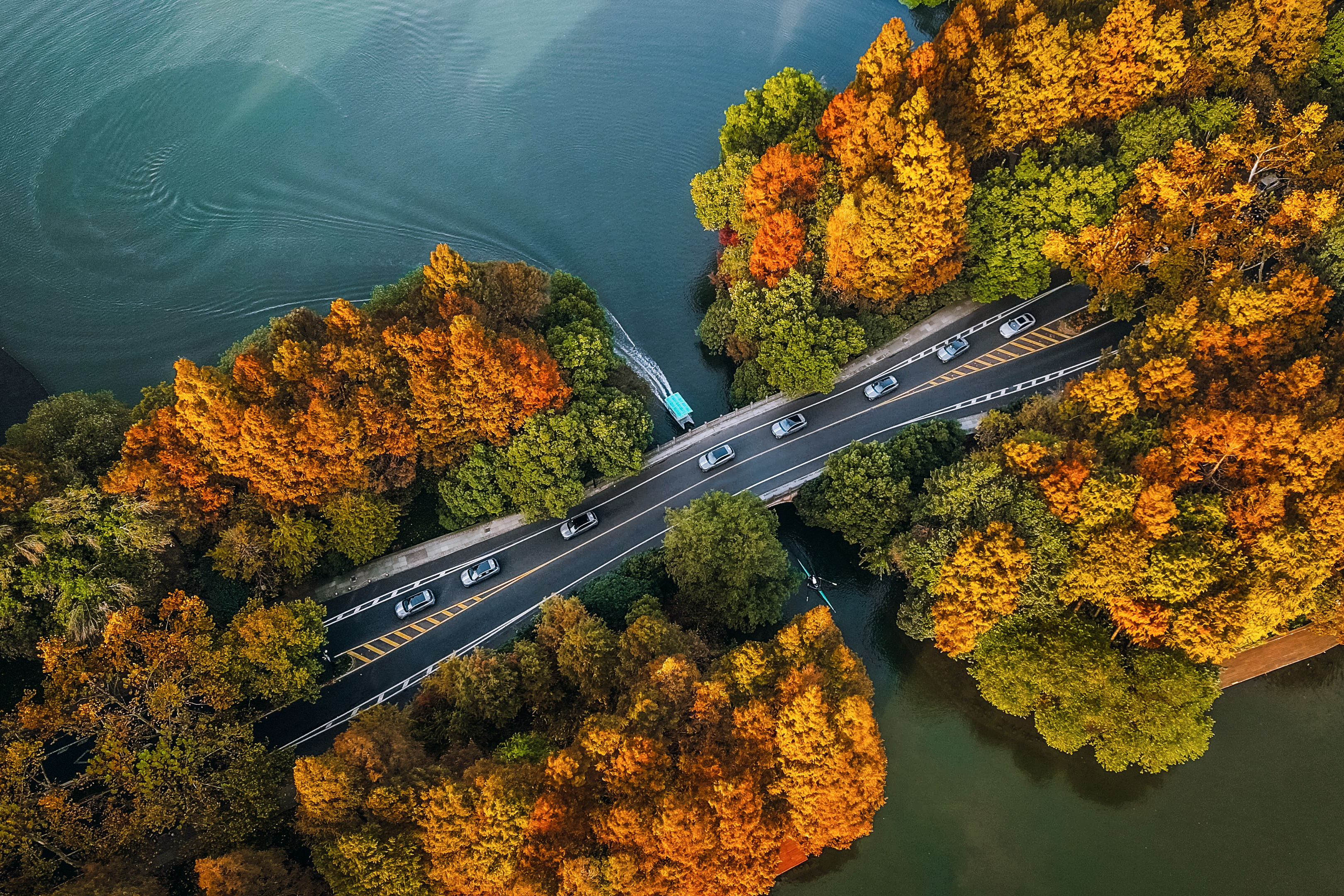 分享一组零跑Lafa5的城市打卡美图这些大片里，藏着你熟悉的城市风景吗？这个周末