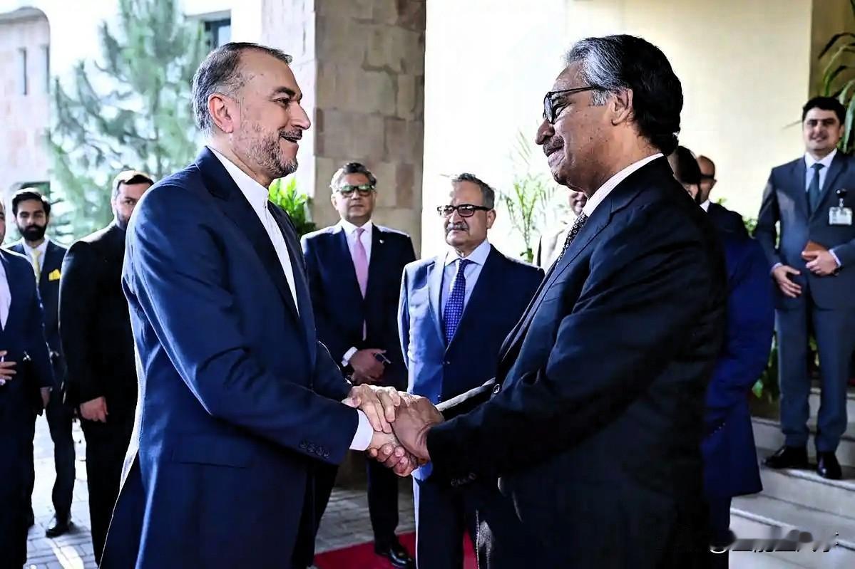 【不是盟友，却胜似盟友：伊朗与巴基斯坦的特殊关系】

很多人以为伊朗和巴基斯坦是