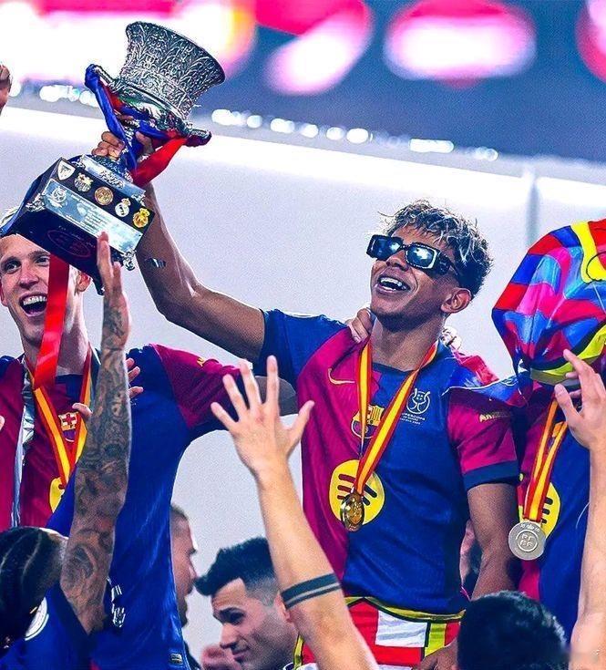 有趣事实：与去年不同，亚马尔从未触碰过巴塞罗那在一月份赢得的西班牙超级杯。他独自