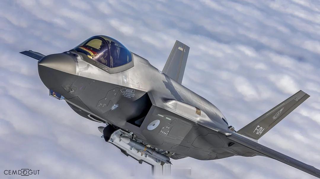 烽火问鼎计划 打开弹舱的F-35A ​​​