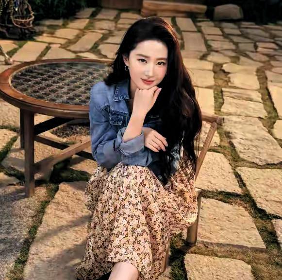 好家伙！金鹰奖新规一出，外籍演员直接失去参评资格，瞬间引发全网热议。
 
刘亦菲