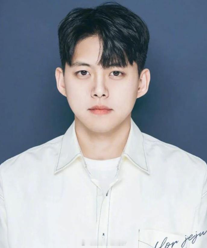 曝前UKISS成员东浩带儿子性交易前男团成员被曝出轨家暴不给抚养费 据韩媒，近日