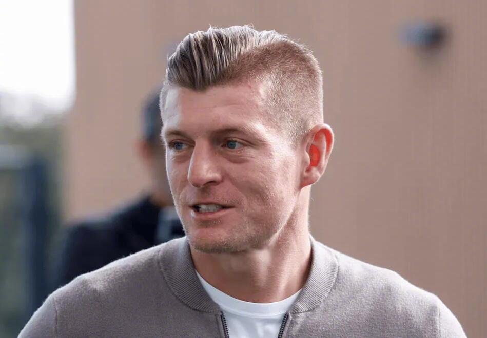 【克罗斯：相较巴萨更想马竞拿欧冠，巴萨拿欧冠必须加强后防】已经退役的德国中场托尼