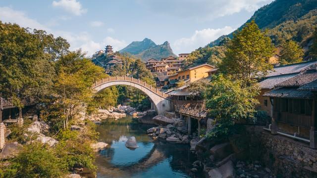 130万赞“日本仙境”竟是中国望仙谷？这场误标藏着三重追问
 
130万海外点赞