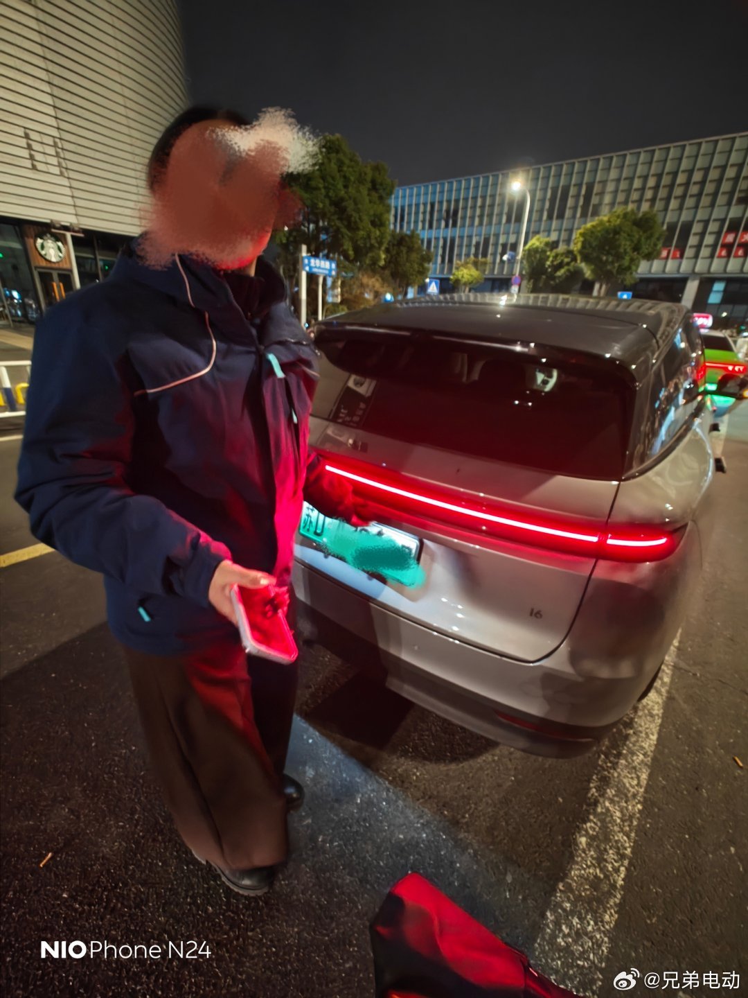 从小鹏活动出差回来，用我的蔚来驾享把我的理想i6开来接我，蔚小理新势力无缝衔接的