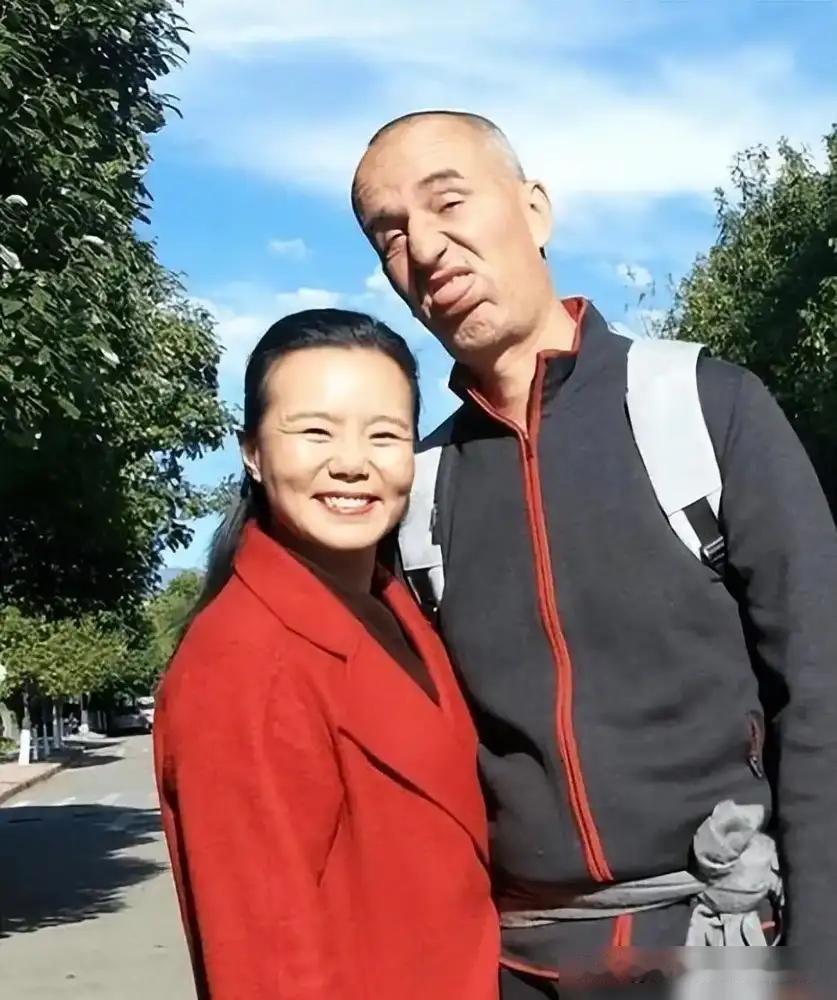 突然理解老罗了

抱着睡了20年，还是有了新欢

不是因为他是外国人，而是他在龚