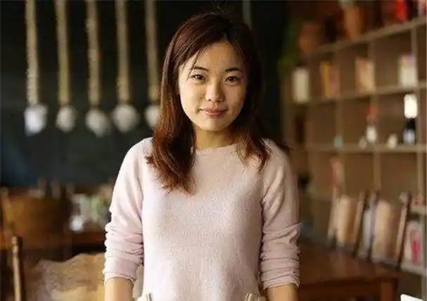 这是什么惊人的新情况！青年女作家蒋方舟忽然就反水了？从写书夸日本东京“救赎了她”