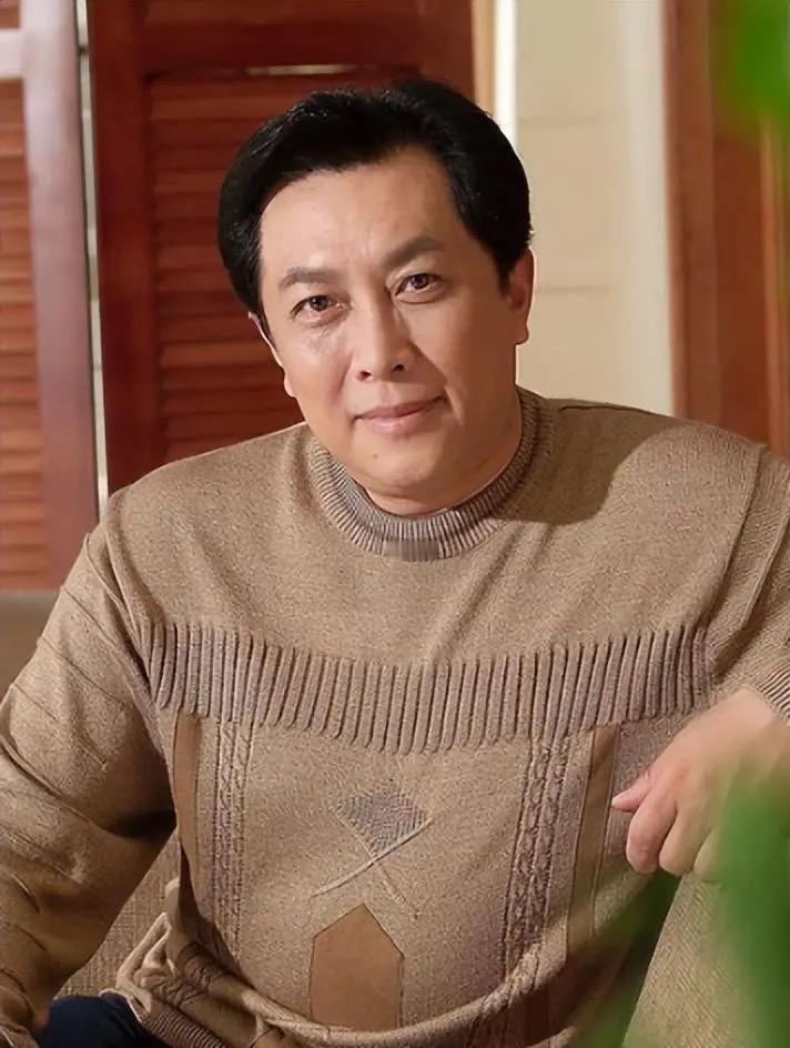唐国强倒苦水，俩儿子在美国烧钱，烧得他肝儿颤，大儿子27岁，二小子16岁，一年学