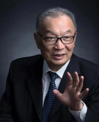 温铁军早把话说透了：美国早撕了中国两层外衣，可有人还跪着当“跟班”，实在寒心！说