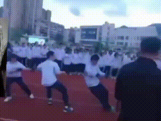万万没想到！福建三明，校运会上，女学生一时情绪激动，随口说了一句不妥的口头禅，岂