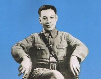 1988年，78岁的蒋经国生命垂危，他轻声呼喊着什么，妻子蒋方良忙附耳倾听，随之