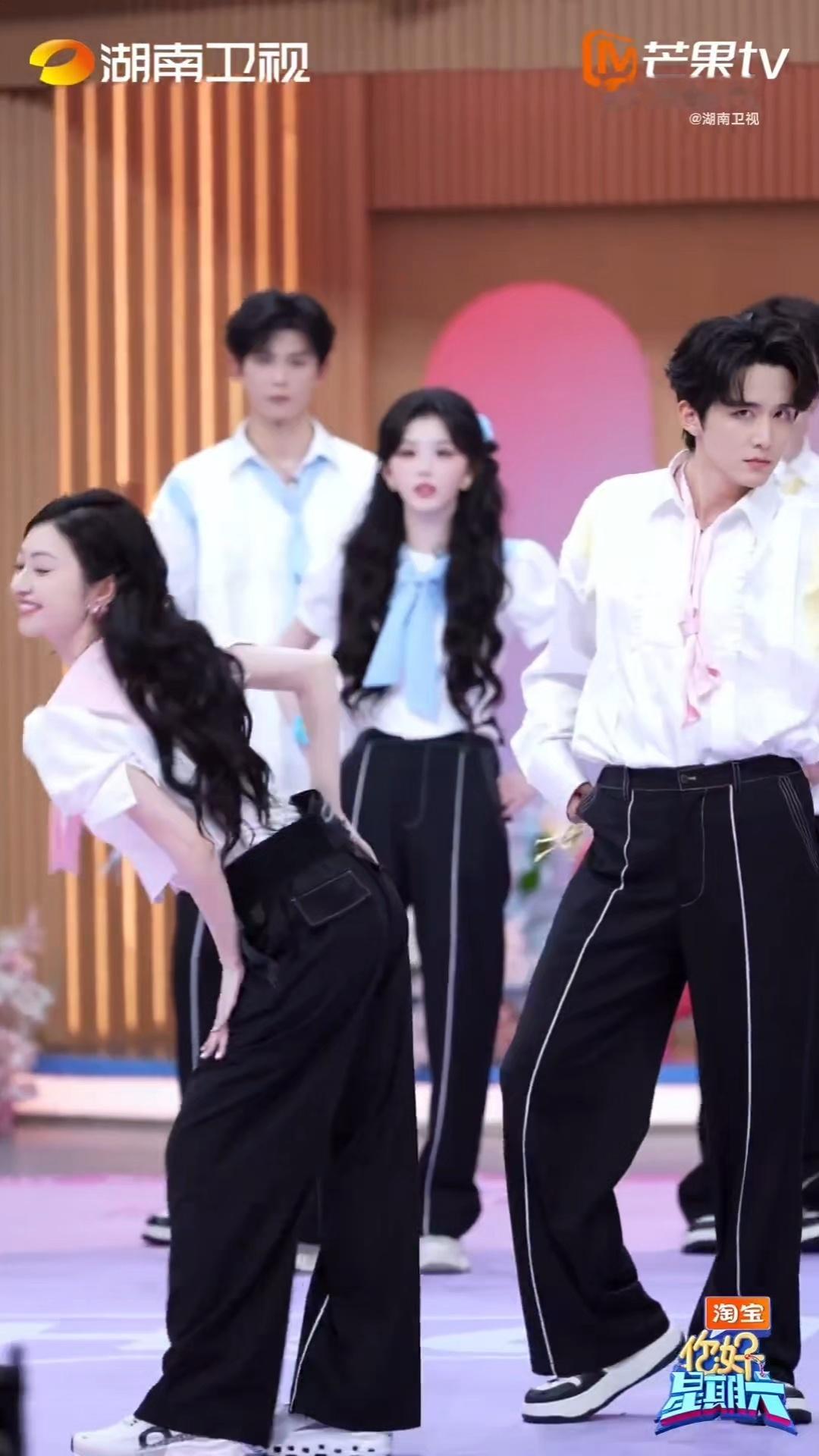 景甜张新成cha了sexyback景甜与张新成默契演绎《SexyBack》，舞姿