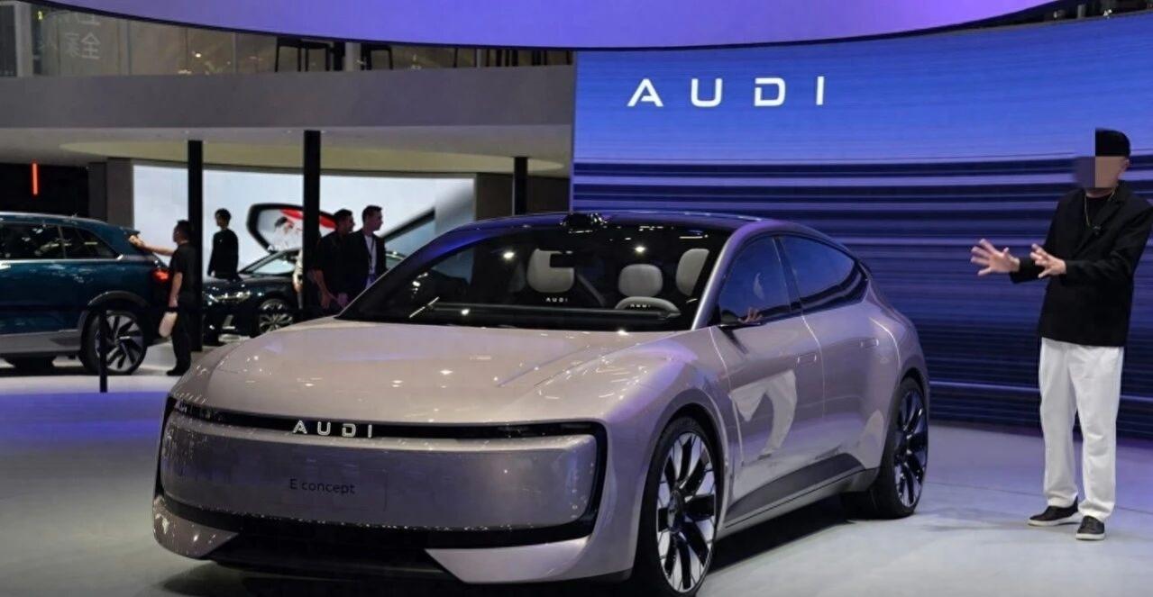 奥迪杀疯了！27.99 万配 quattro + 空悬，3.4 秒破百硬刚 Mo