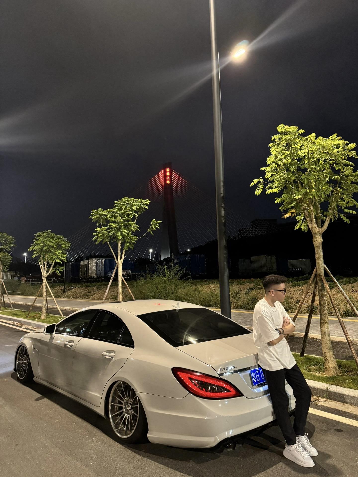 短暂的幸福本就需要无数个失眠的夜晚来偿还