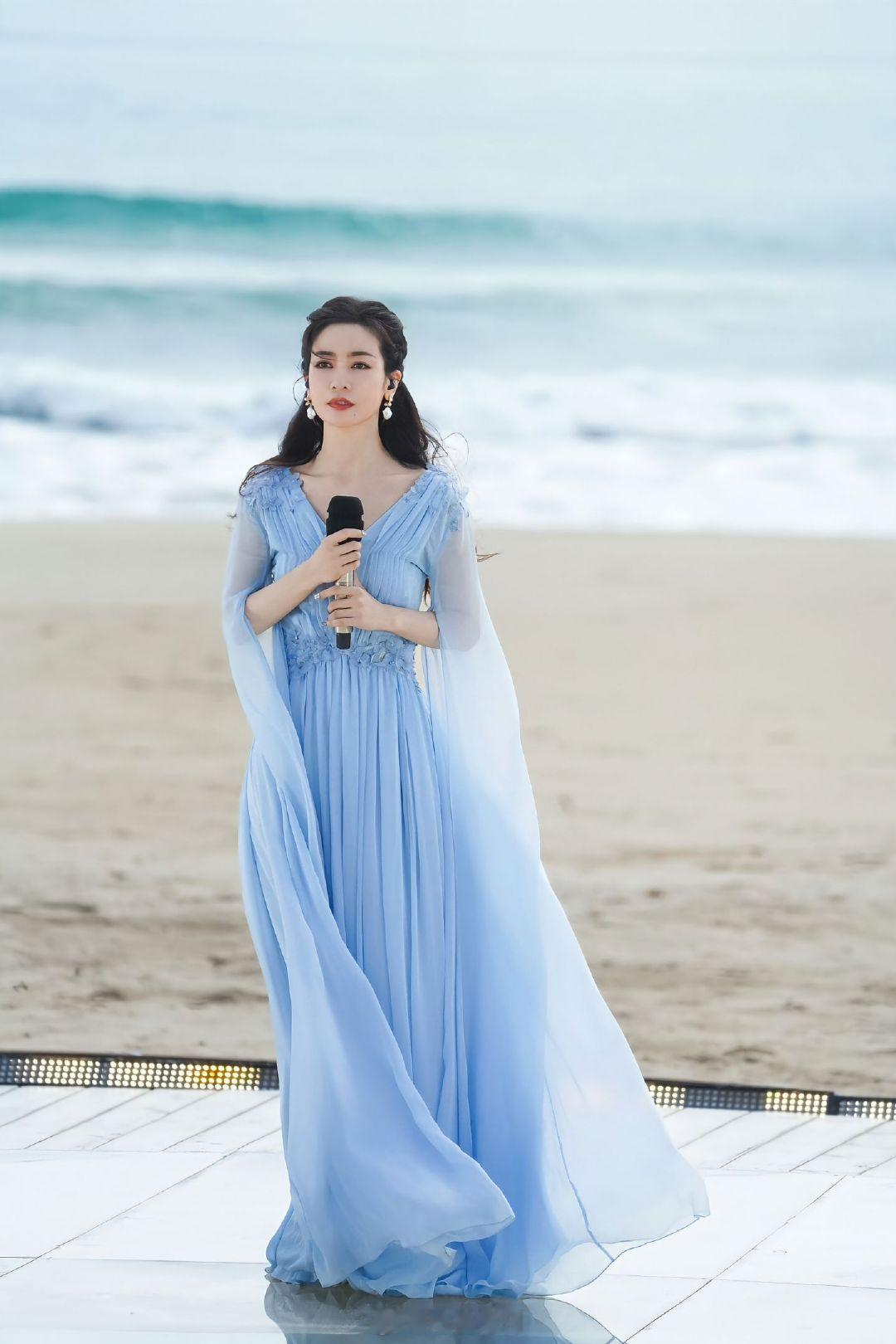 李晟[超话]李晟看每个人都像小朋友乘风2025从李晟的感悟中，我们明白，年龄赋予