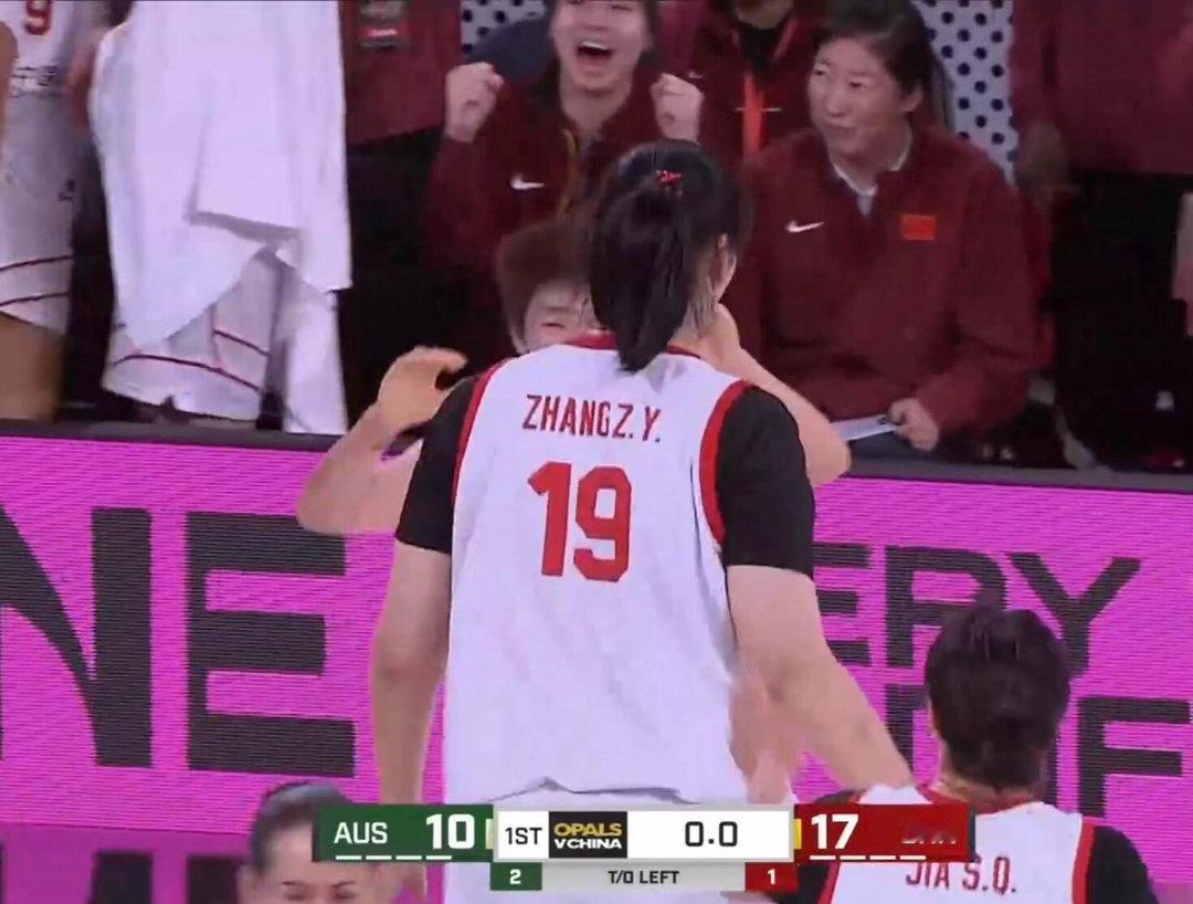 中国女篮热身赛三天内两负澳大利亚缺兵少将，中国女篮两战澳大利亚合计只输4分。王思